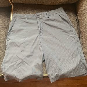 34W Men’s Ashworth golf shorts
